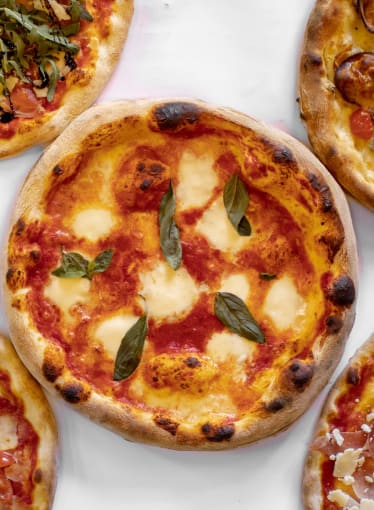 Eli's pizza outlet