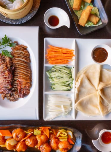 Pan bao casero relleno con pato al estilo Pekín