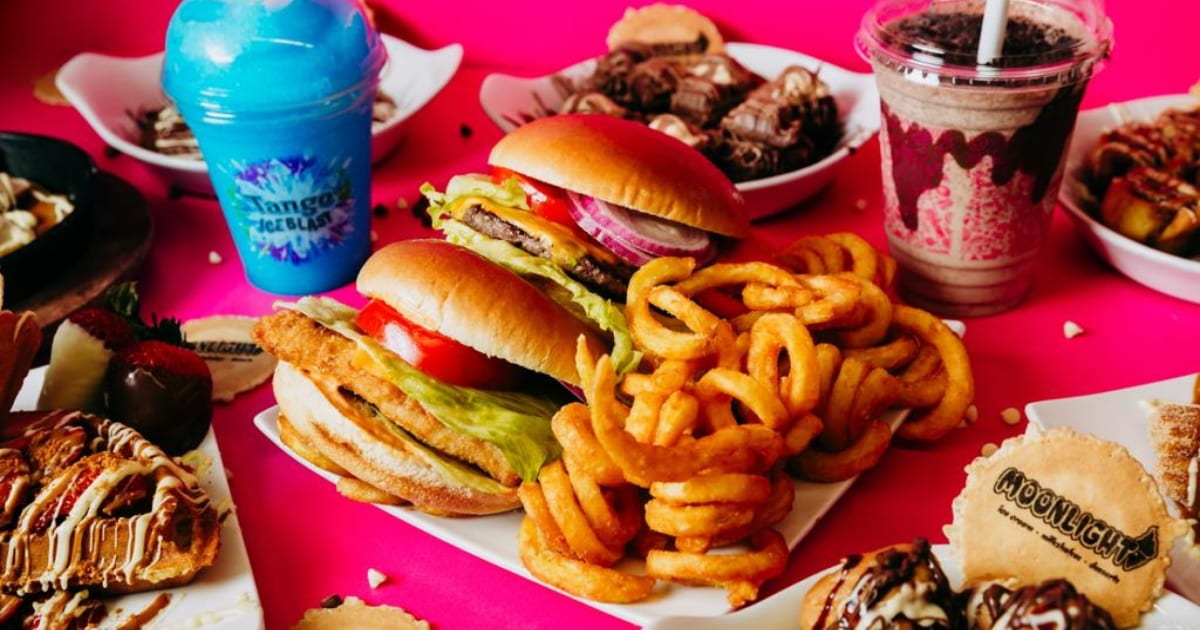 Moonlight just eat store