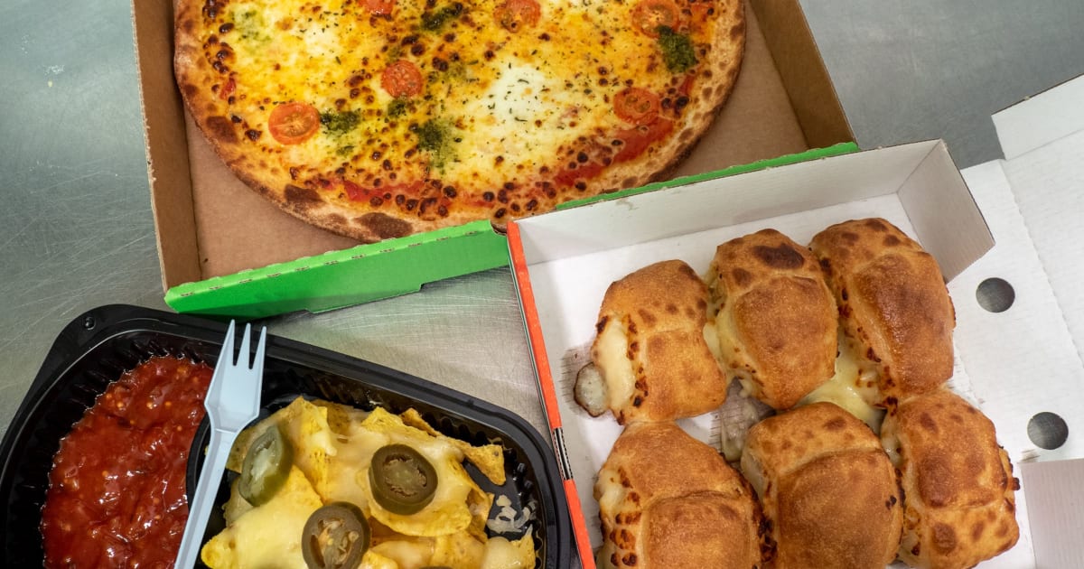 Upper crust hot sale pizza menu