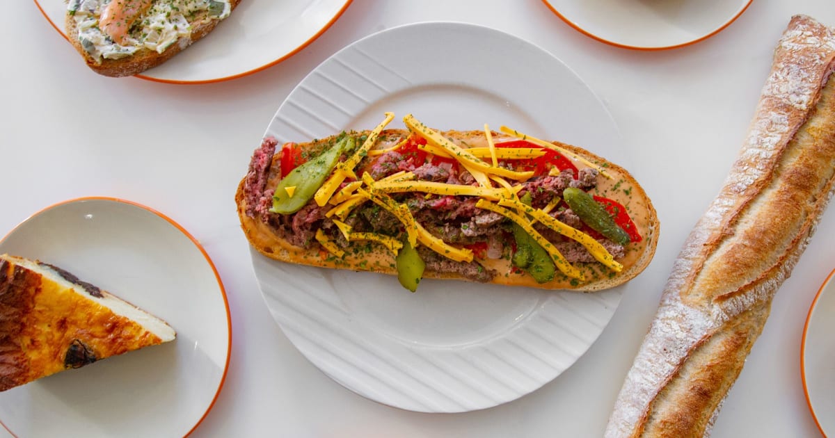 Nifty nosh just eat top