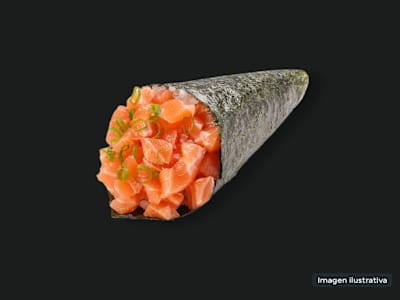 Temaki Salmón con Aguacate y Tobico
