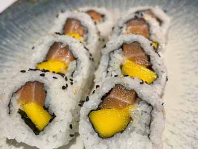 Salmón Mango Roll, 8 unidades