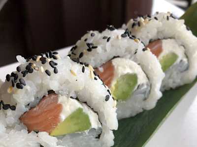 Salmón Avocado Roll, 8 Unidades