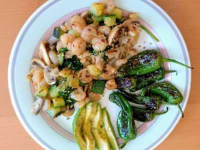 Gambas con Pimientos Verdes y Rojos