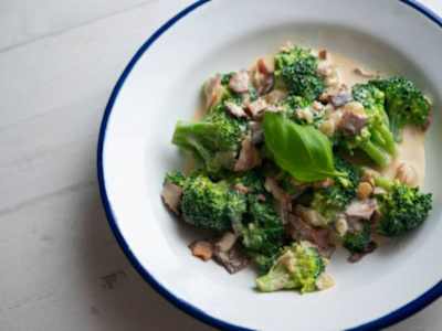 Brócoli con Champiñones Chinos Salteados