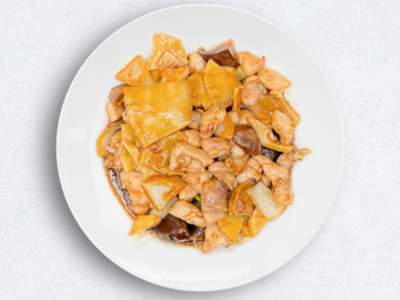 Pollo con Bambú y Setas