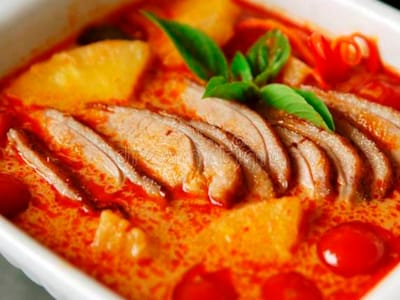 89:pato con Curry Rojo al Estilo Thai