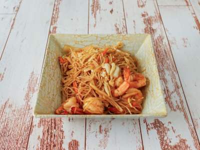 Fideos de Arroz Fritos con Gambas