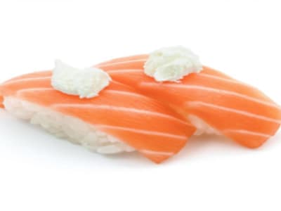 Nigiri de Salmón con Queso, 2 Piezas
