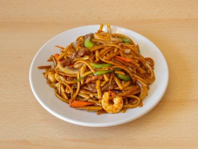 Tallarines Fritos con Tres Delicias