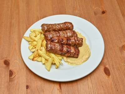 Rollitos de Carne con Patatas Fritas y Mostaza / Mici cu Cartofi Prajiti si Mustar