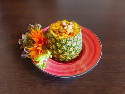 Arroz Frito con Curry Amarillo, Pollo, Gambas, Piña, Pasas y Anacardos