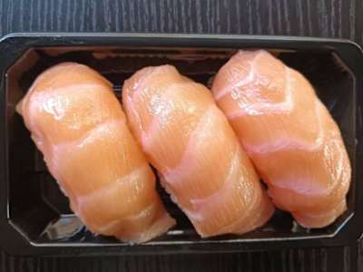 Nigiri Salmón, 3 Piezas