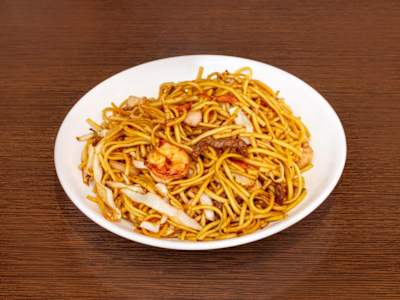 Tallarines Fritos con Tres Delicias