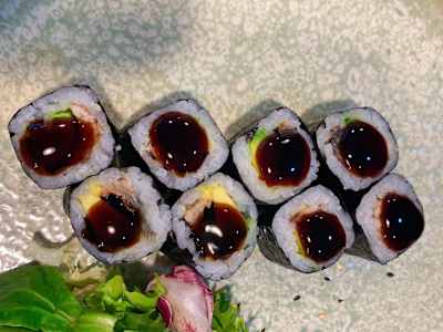 123: maki anguila con aguacate