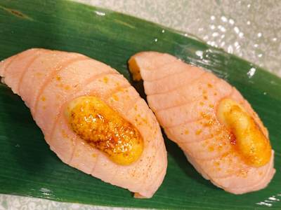 134: sushi salmón flameado