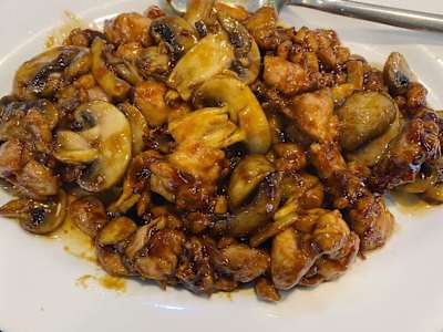 Pollo con champiñones