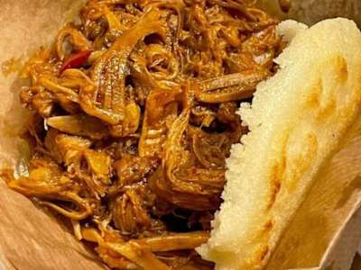 Arepa Carne Mechada