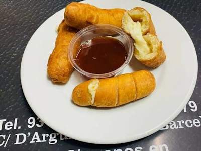 Tequeños con salsa de guayaba