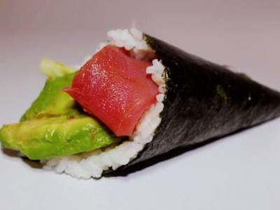 T1. Temaki de Atún, Aguacate