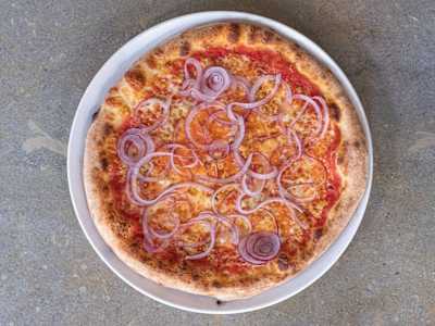 Pizza Atún y Cebolla / Tuna and Onion Pizza
