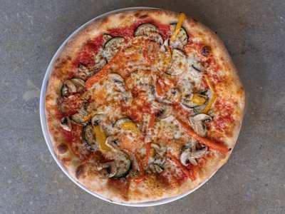 Pizza Vegetariana / Vegetarian Pizza