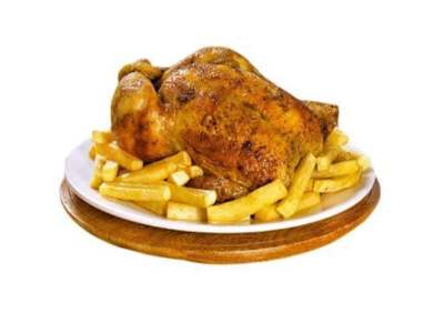 Un Pollo Asado Con Ración De Patatas