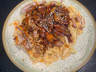 Yakimeshi con Pato y Salsa Teriyaki