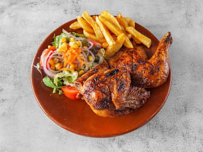 Medio Pollo con Ensalada y Patatas