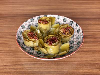 Alcachofas Confitadas con Sofrito de Ajo, Jamón y Pimentón