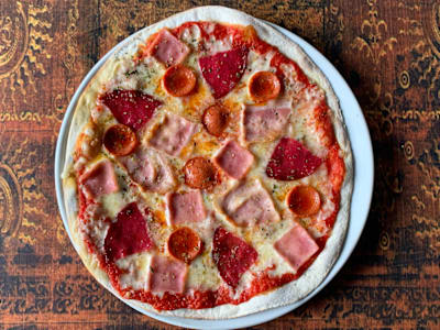 Pizza Charcutera, Mediana