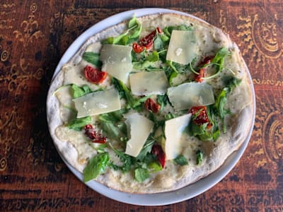Pizza Rossi, Mediana