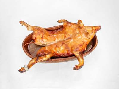 Cochinillo Asado en Horno de Leña Marca de Garantía