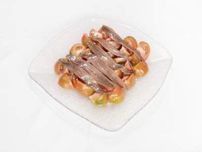 Tomate Kumato con Anchoas de Santoña en Salazón