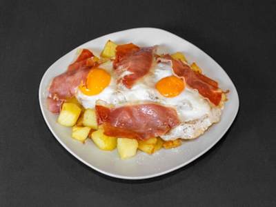 Huevos Rotos con Jamón o Gulas