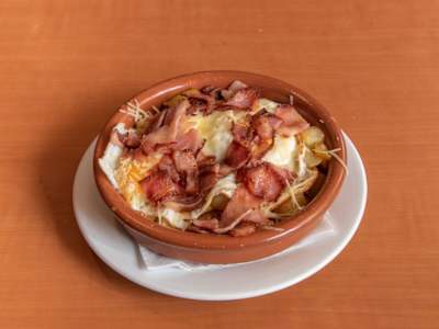 Huevos Rotos, Patatas, Bacon y Queso