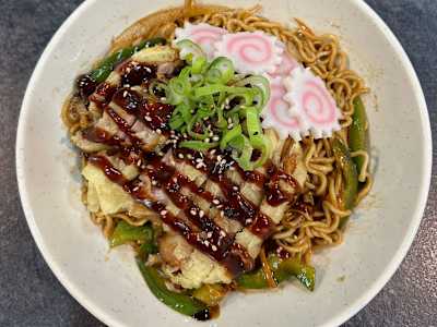 E6. Ramen Frito con Pollo