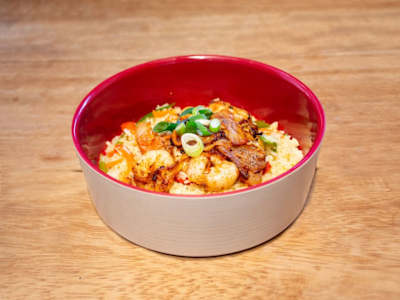 Gambones con Kimchi, Arroz Frito, Verduras y Shitake