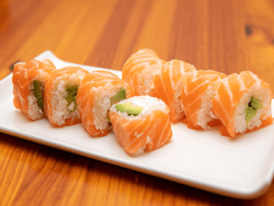 Cheese Salmón Roll con Aguacate, 8 Piezas