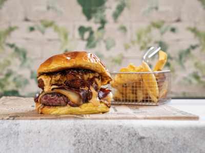 La Castellana Burger con Patatas Dippers (Con croquetas)