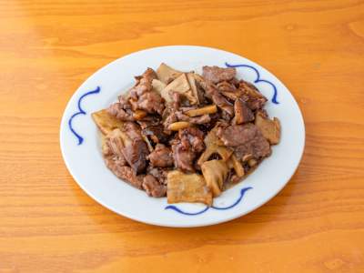 Ternera con Bambú y Setas Chinas