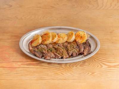 Entraña a la Parrilla con Pimientos de Padrón