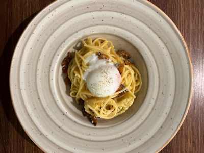 Spaghetti a la Carbonara con Huevo Poche