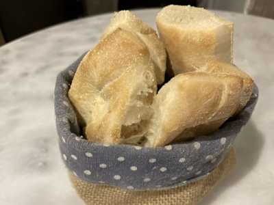 Cesta de Pan Artesanal con mantequilla de Trufa