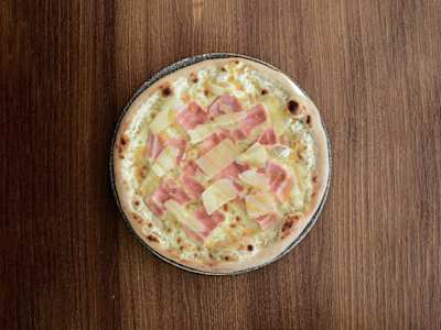 Pizza Carbonara con Huevo Poche