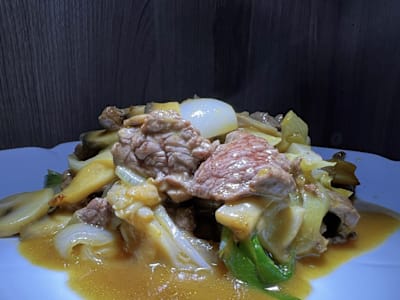 Solomillo con Setas y Curry