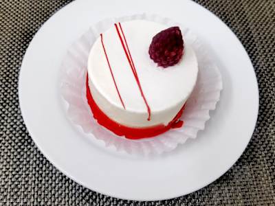 Sacher de Chocolate Blanco y Fresa