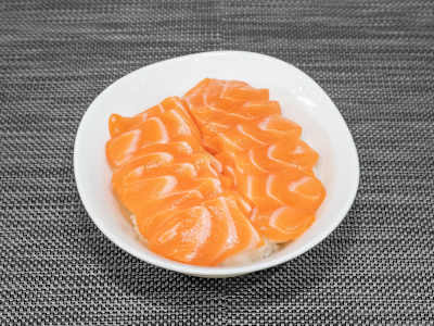 Chirashi salmón
