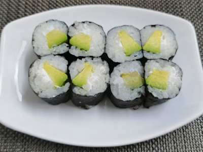 Maki Aguacate y Queso